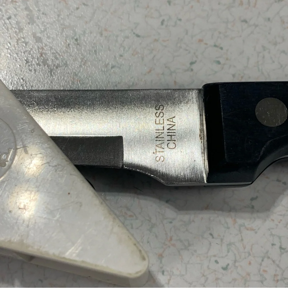 Pampered Chef 6” Chef's Knife with Self Sharpening Case Sheath Retired Item